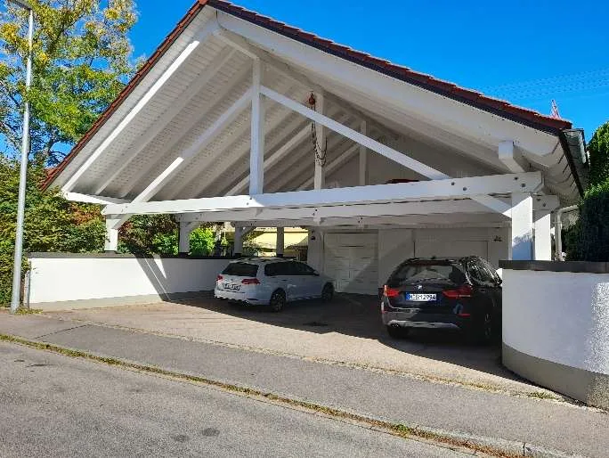 Moderne Wohnhaus Außenaufnahme mit Carport