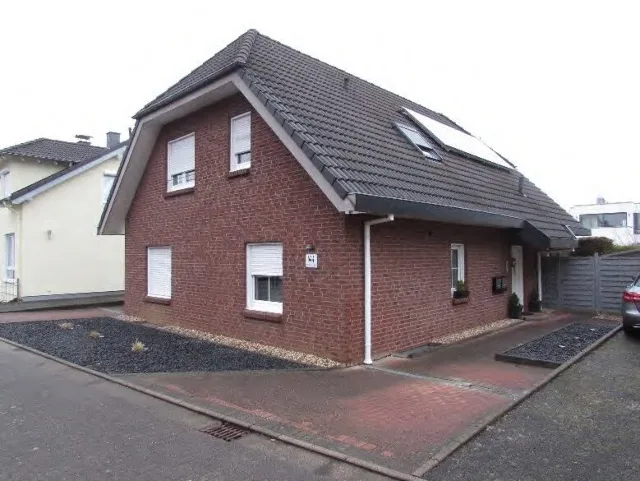 Zwangsversteigerung Zweifamilienhaus in Pulheim: Objektfoto