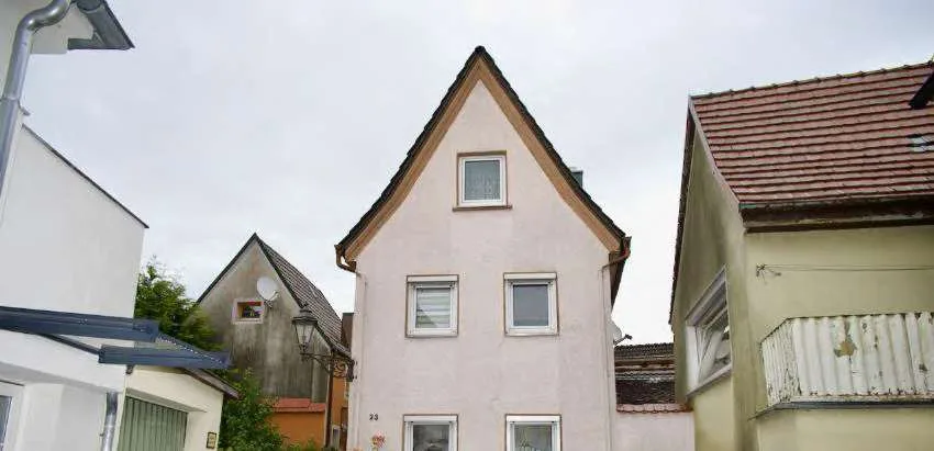 Frontfassade des Wohnhauses