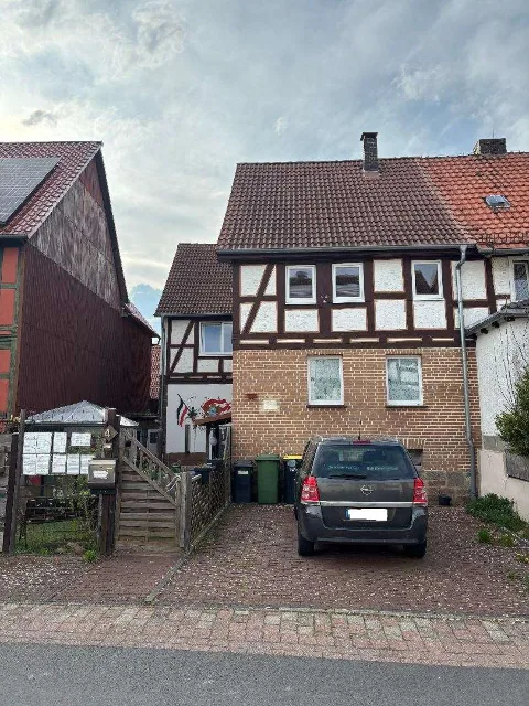 Zwangsversteigerung Doppelhaushälfte in Bad Emstal: Objektfoto