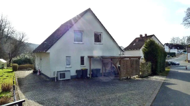 Zwangsversteigerung Einfamilienhaus in Schieder-Schwalenberg: Objektfoto