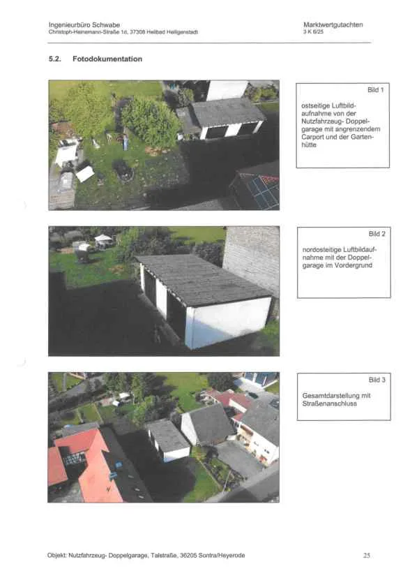 Luftbildaufnahmen der Nutzfläche mit Doppelgarage, Carport und Gartenpartie