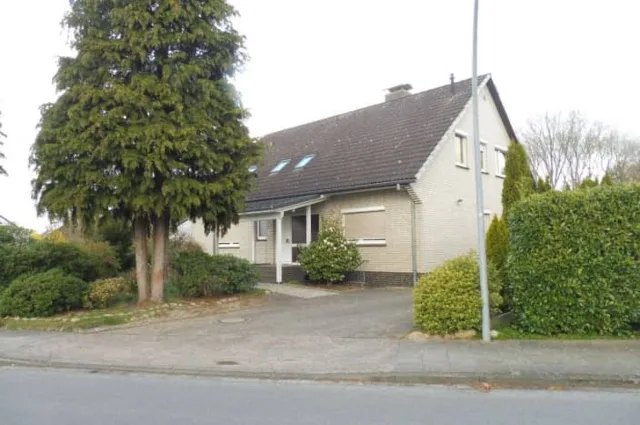 Zwangsversteigerung Zweifamilienhaus in Zeven – Objektfoto