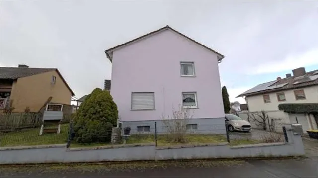 Zwangsversteigerung Zweifamilienhaus in Niddatal: Objektfoto