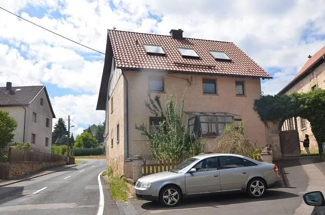 Zwangsversteigerung Zweifamilienhaus in Grabfeld OT Wölfershausen: Objektfoto