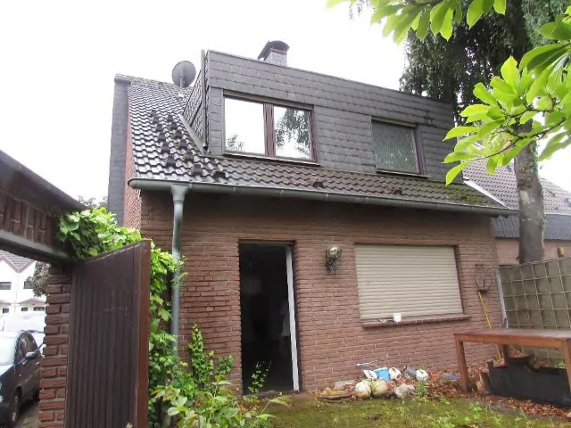 Zwangsversteigerung Mehrfamilienhaus in Huerth: Objektfoto