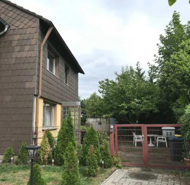 Zwangsversteigerung Zweifamilienhaus in Koeln – Objektfoto
