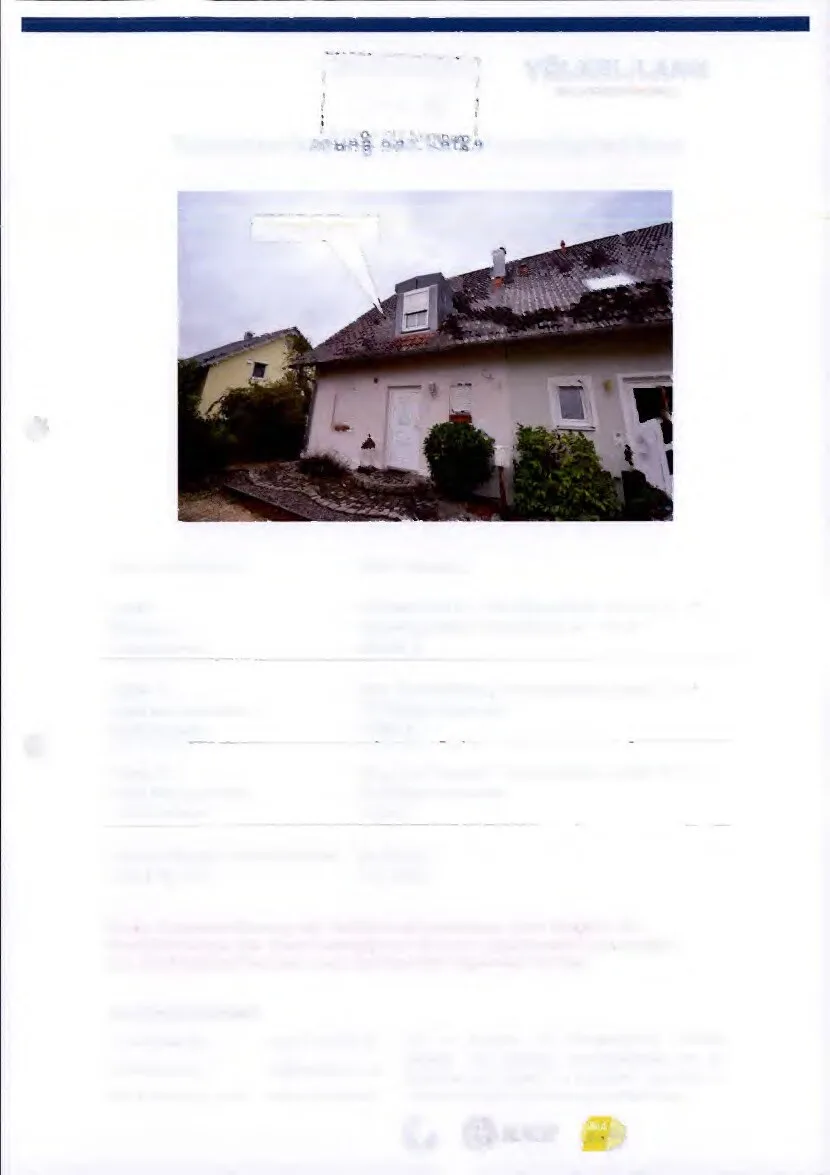 Gescannte Gutachtenseite mit Außenaufnahme eines Reihenhauses: Satteldach, Eingangstür, Fenster und Vorgarten.