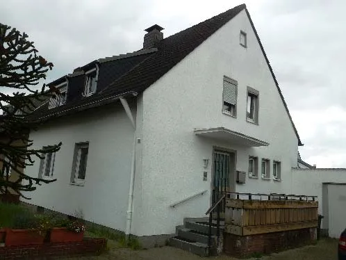 Zwangsversteigerung Zweifamilienhaus in Dormagen: Objektfoto