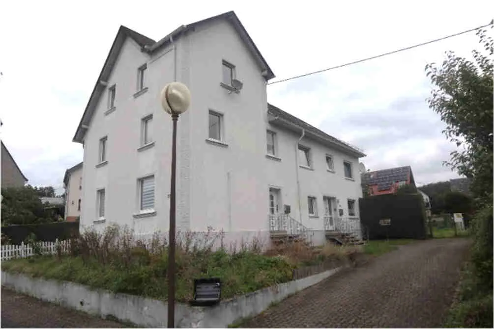 Außenansicht des Wohnhauses von der Straßenseite
