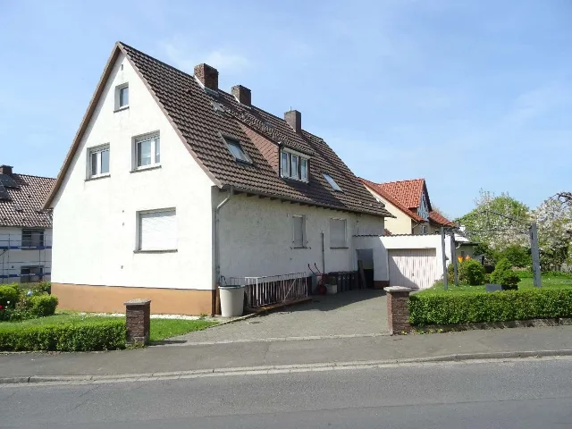 Zwangsversteigerung Zweifamilienhaus in Guxhagen: Objektfoto