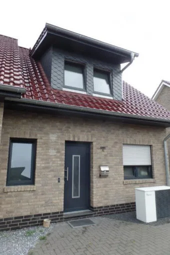 Zwangsversteigerung Doppelhaushälfte in Saterland: Objektfoto