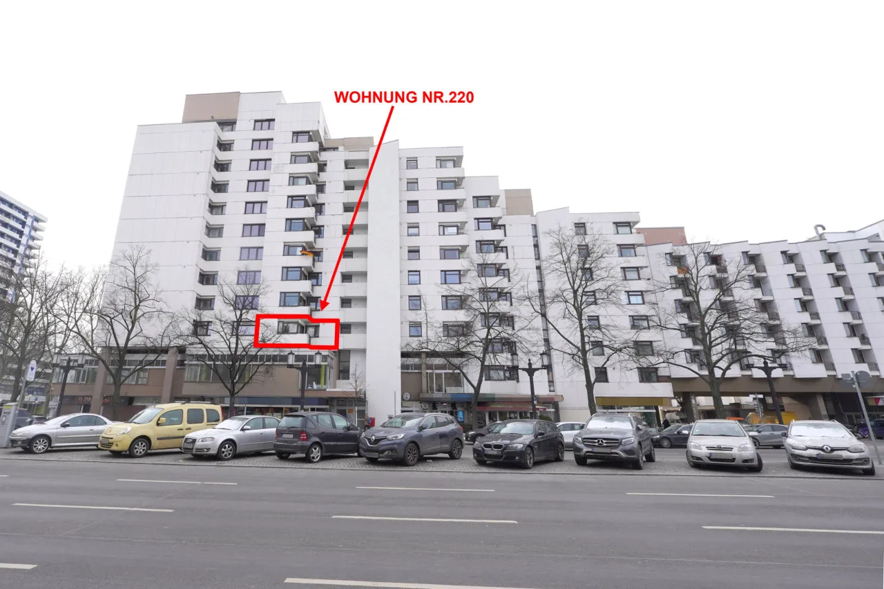 Außenansicht des Gebäudes mit Markierung der Wohnung Nr. 220