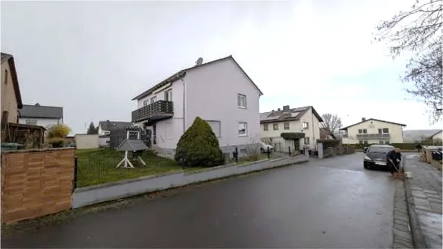 Zwangsversteigerung Zweifamilienhaus in Niddatal: Objektfoto