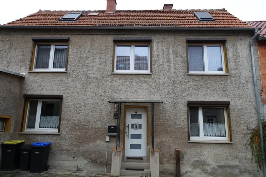 Vorderansicht des Wohnhauses