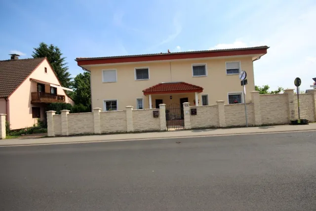 Zwangsversteigerung Zweifamilienhaus in Karben: Objektfoto