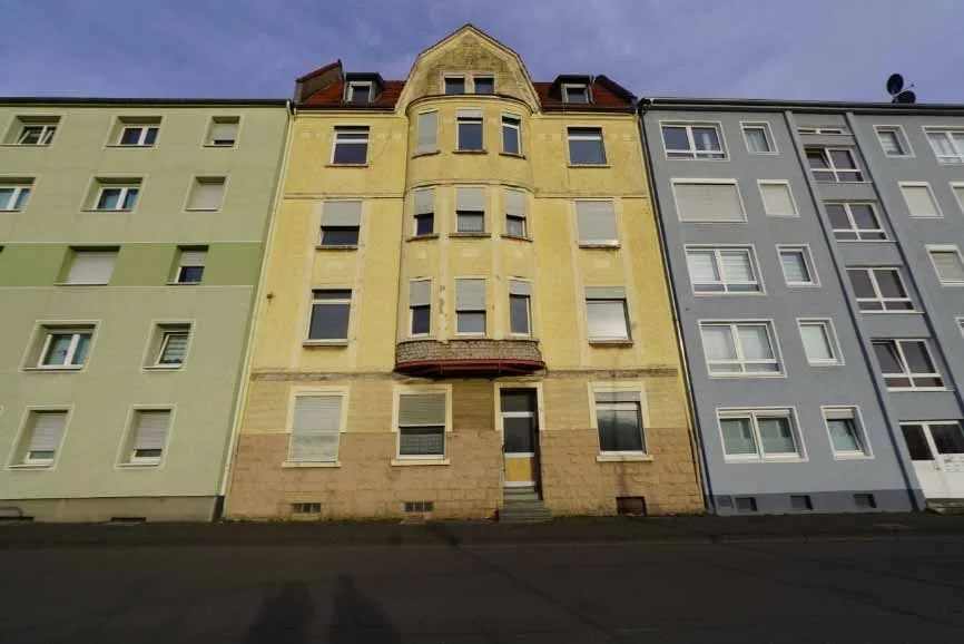 Frontalaufnahme der Hauptfassade