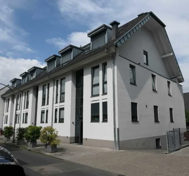 Zwangsversteigerung Mehrfamilienhaus in Koeln: Objektfoto