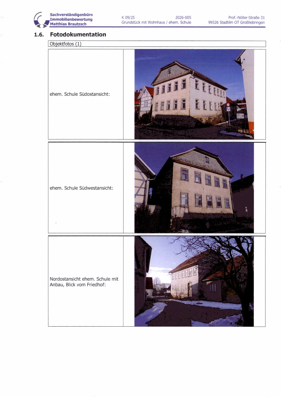 Fotodokumentation mit drei Außenaufnahmen des ehemaligen Schulgebäudes aus Süd-, Südwest- und Nordostrichtung.