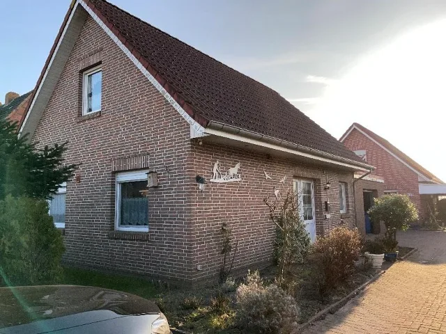 Zwangsversteigerung Einfamilienhaus in Upgant-Schott: Objektfoto