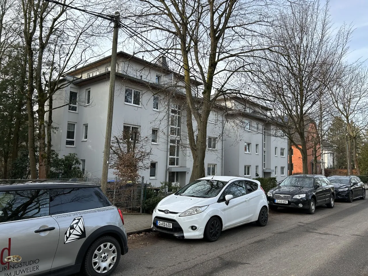 Frontansicht des Mehrfamilienhauses